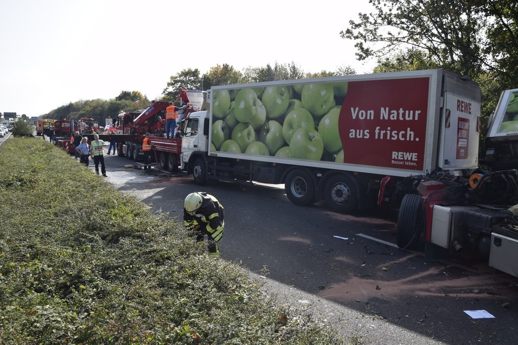 Schwerer VU PKlemm A 57 Rich Innenstadt Hoehe Koeln Chorweiler P181.JPG - Miklos Laubert